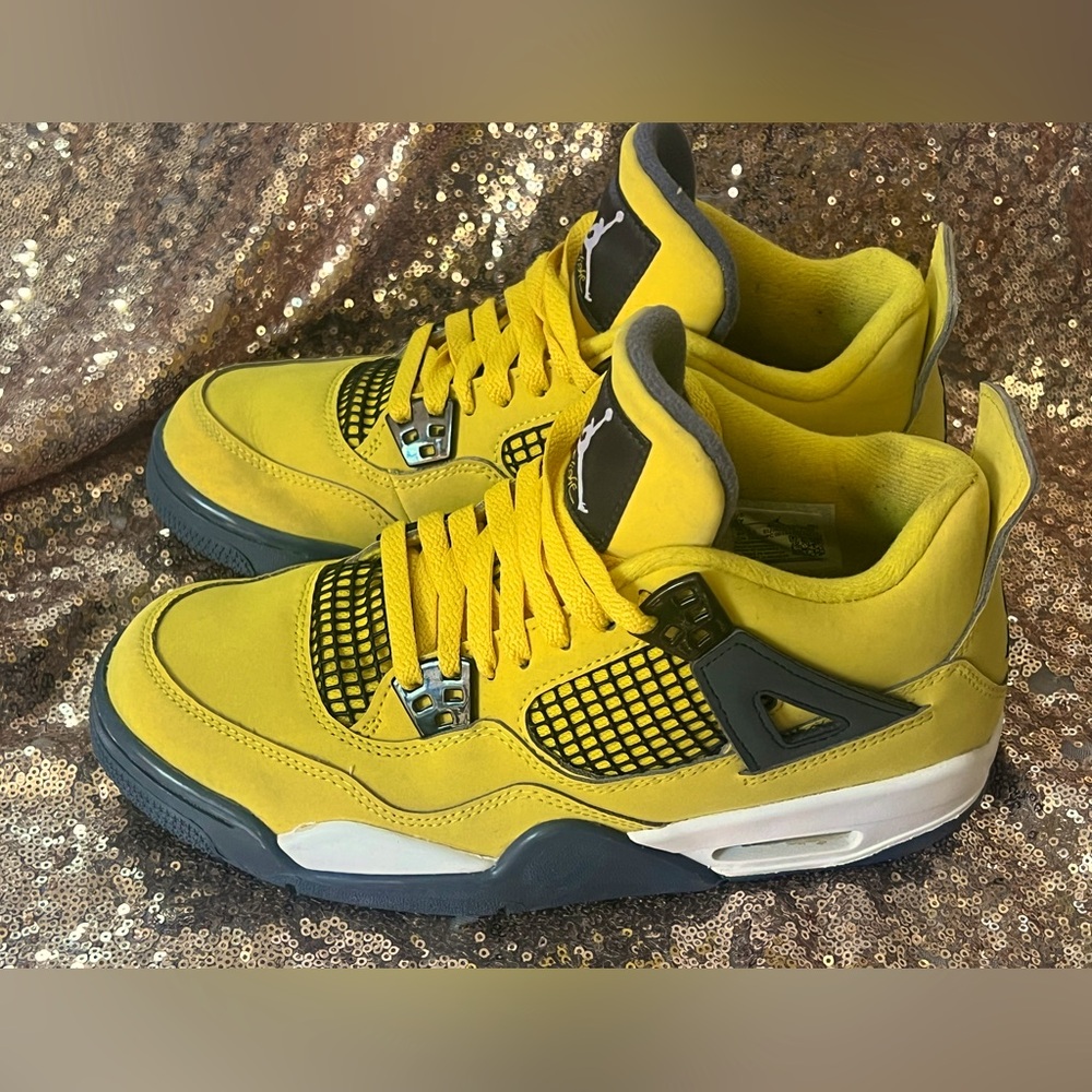 Black Friday only price 🖤 Jordan retro 4 lightening Yellow big Kids Sneakers sz6 - Picture 1 of 14